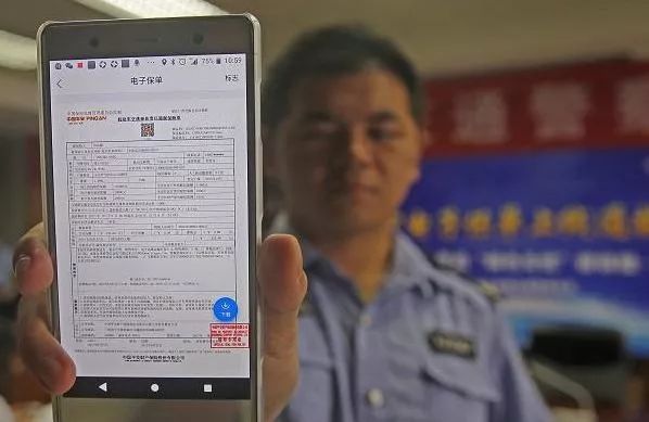 【出行提示】@各位車主：車上這些標(biāo)志可以不貼！
