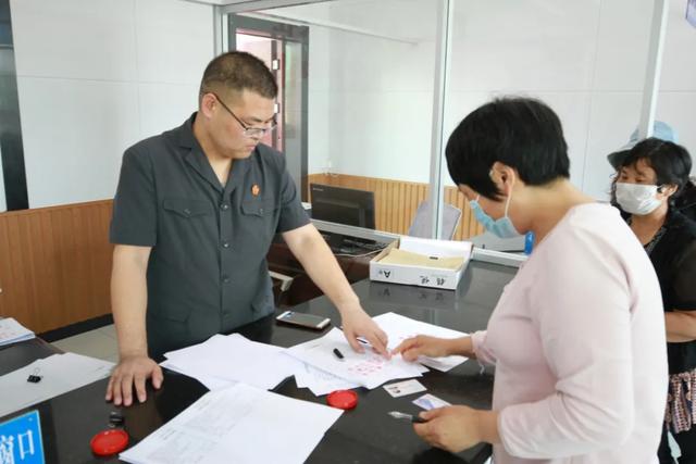 強(qiáng)制執(zhí)行！臨沂某公司欠58名農(nóng)民工29萬元被追回