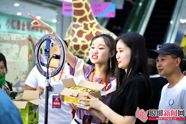 “網(wǎng)紅直播帶貨PK大賽”30余主播帶貨415萬(wàn)