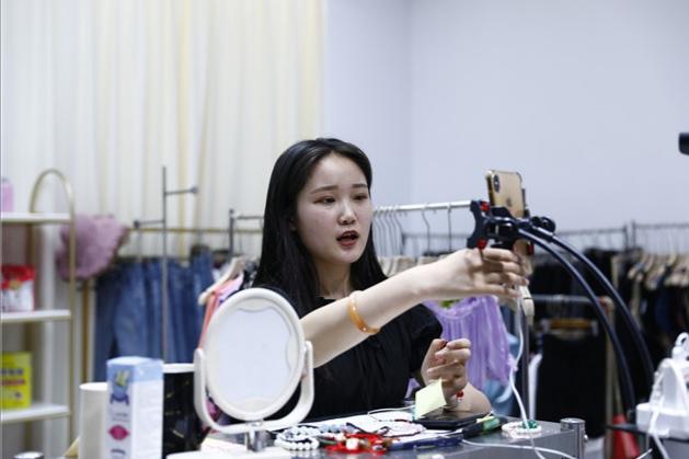 臨沂：地攤大集走向直播之城