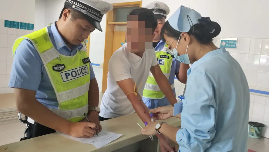 曝光！使用變造的駕駛證開車上路！臨沂這個“李鬼”栽了