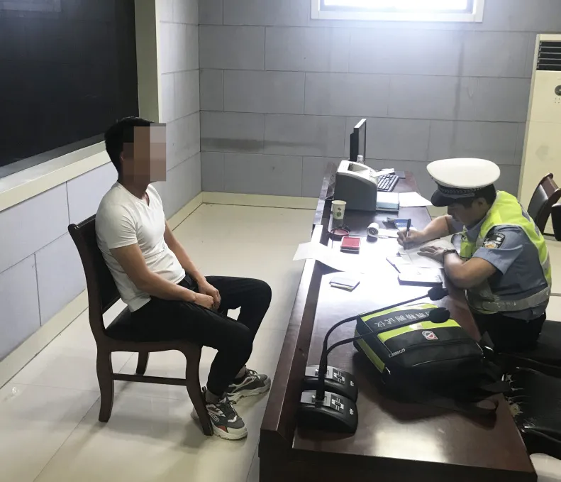 曝光！使用變造的駕駛證開車上路！臨沂這個“李鬼”栽了