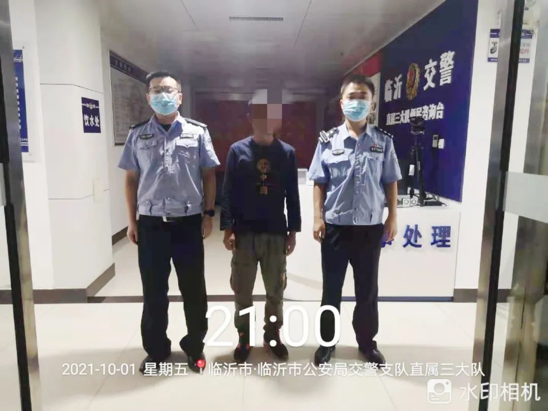 獻(xiàn)禮國(guó)慶！臨沂公安交警抓獲兩名上網(wǎng)逃犯