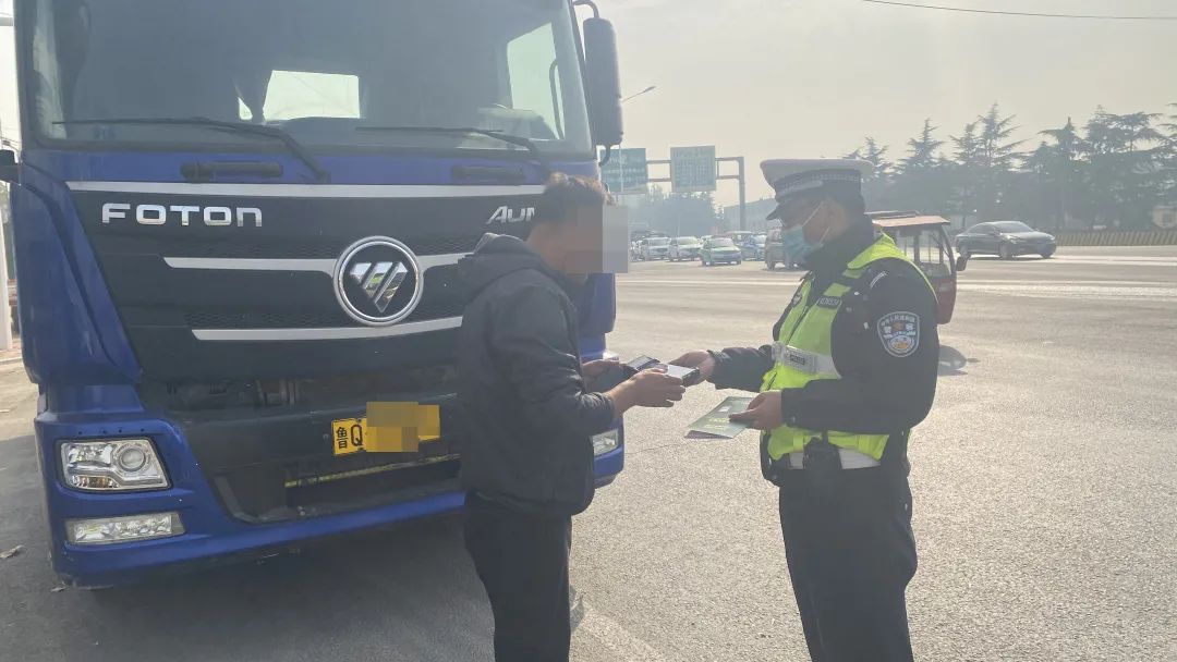 重拳出擊，整治大貨車交通違法“頑疾”！