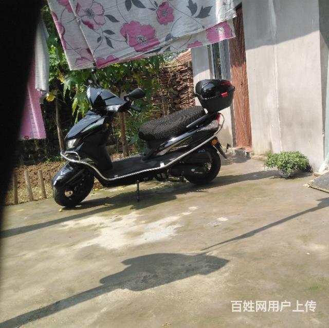 出售國(guó)四踏板摩托車