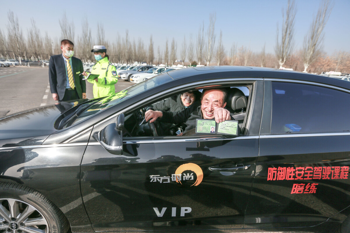 關(guān)于摩托車、二/三/四輪車，考駕照的年齡限制、費(fèi)用，一文搞懂