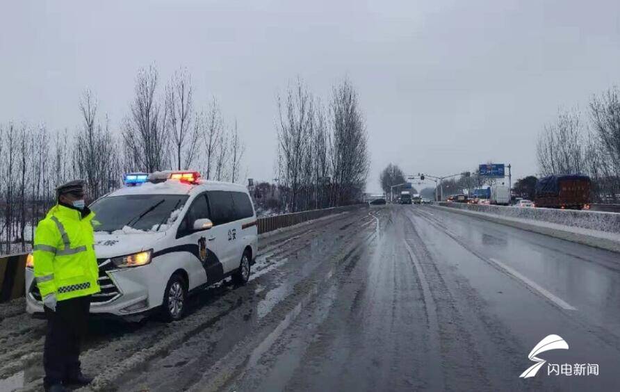 雨雪天氣來襲！臨沂交警提醒市民積雪路段請(qǐng)減慢車速