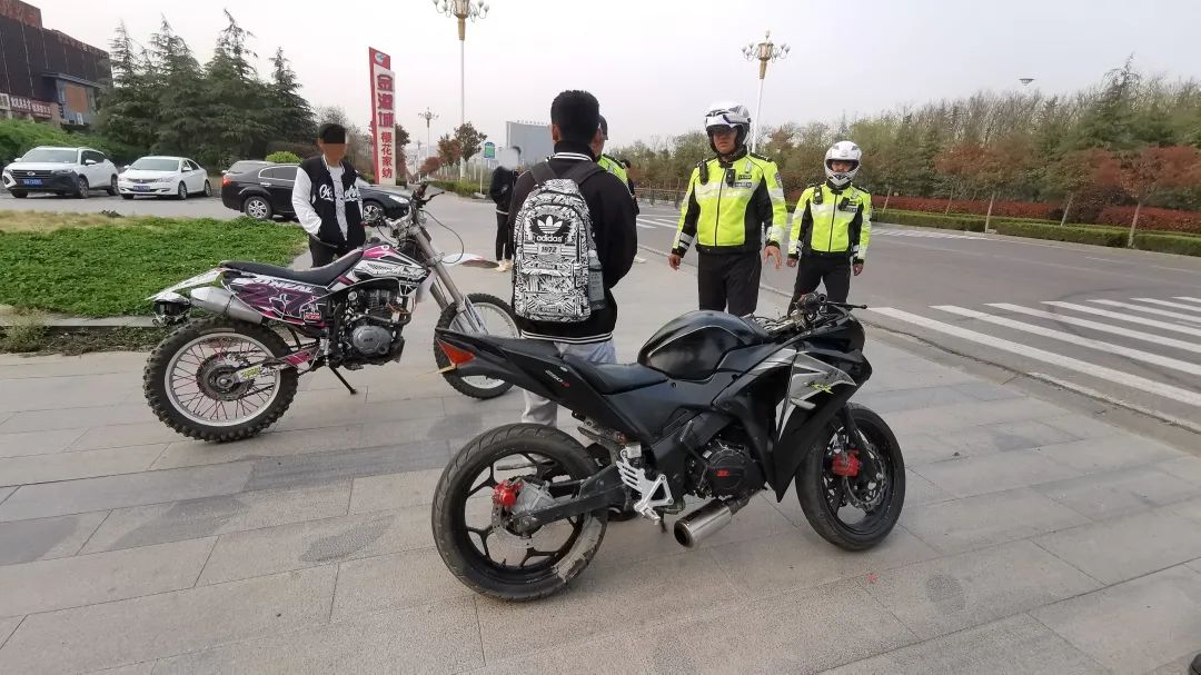 前方高能！無人機高清抓拍！這些人“上鏡”了！