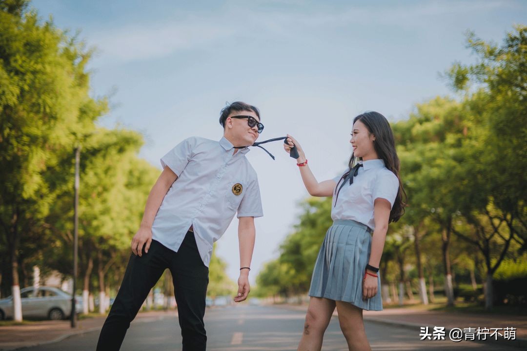 臨沂大學(xué)畢業(yè)照，匆匆四年，來時紅臉，別是紅眼