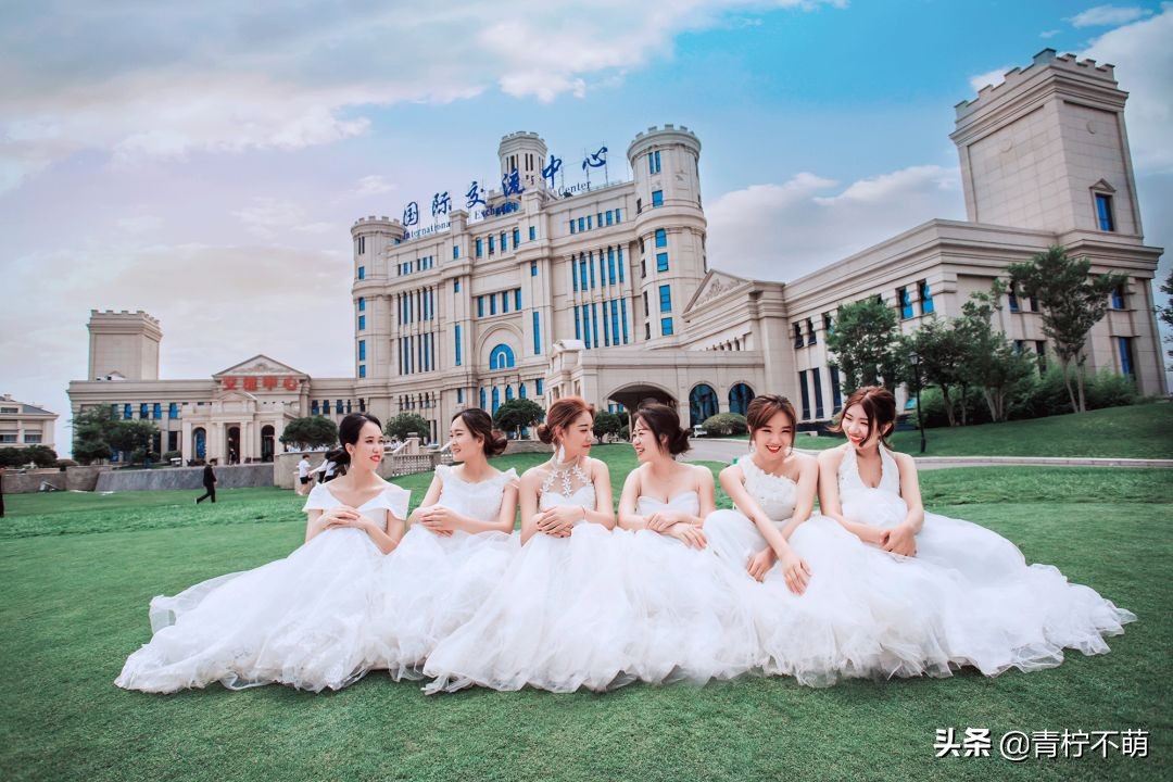臨沂大學(xué)畢業(yè)照，匆匆四年，來時紅臉，別是紅眼