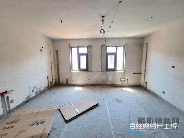 月瀾灣聯(lián)排別墅 六室超大 已做改造 帶車庫(kù) 證過(guò)二780萬(wàn)