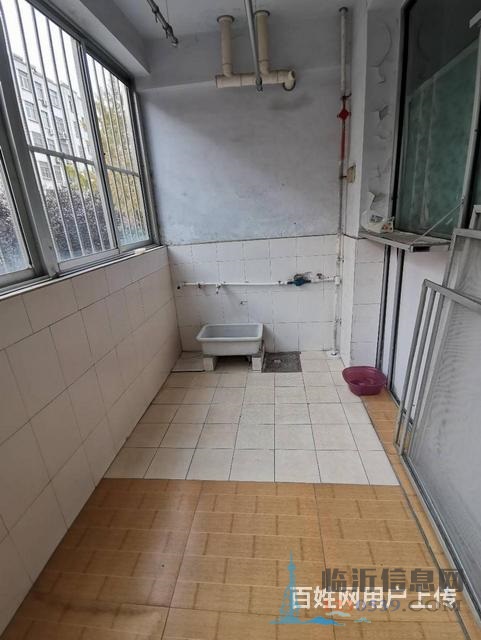 后園馨園A區(qū)！三小十二中！大三室！好樓層大產(chǎn)權(quán)！雙氣！誠意售