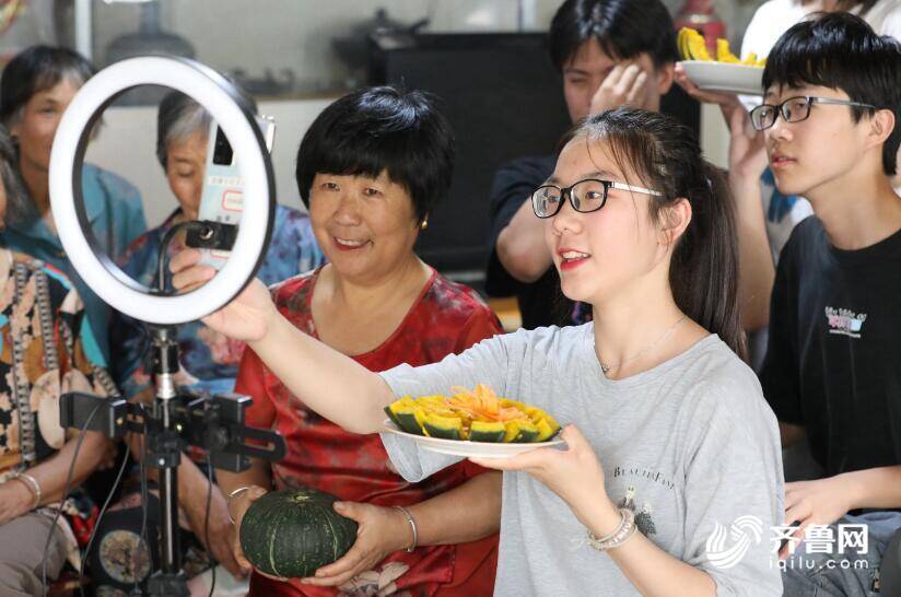 臨沂：20名高職生發(fā)起助農(nóng)直播 兩周賣出南瓜40萬斤