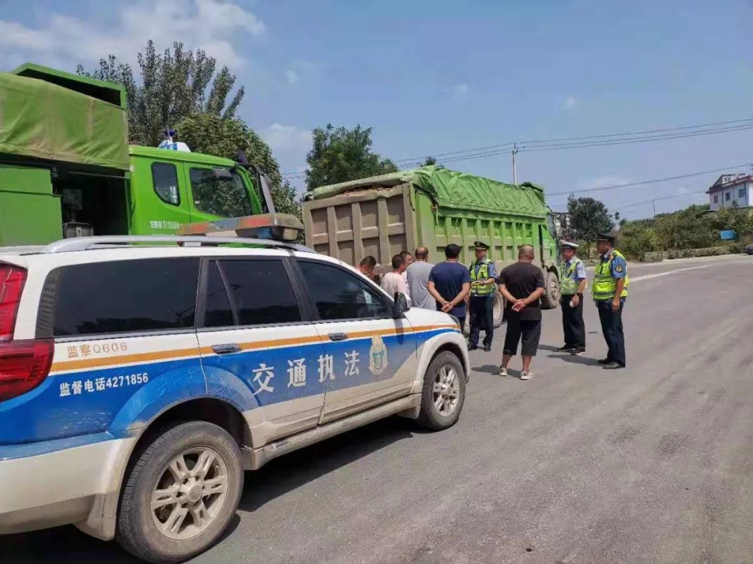 群眾舉報！臨沂公安交警查扣9輛超載貨車