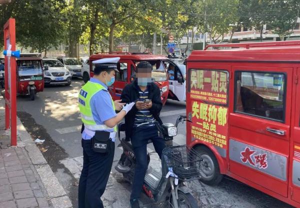 還不戴頭盔？臨沂公安交警“遞進式智慧勸導(dǎo)”，多人已“嘗鮮”