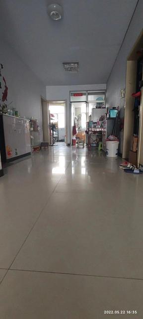 三樓。南北通透，三室兩廳