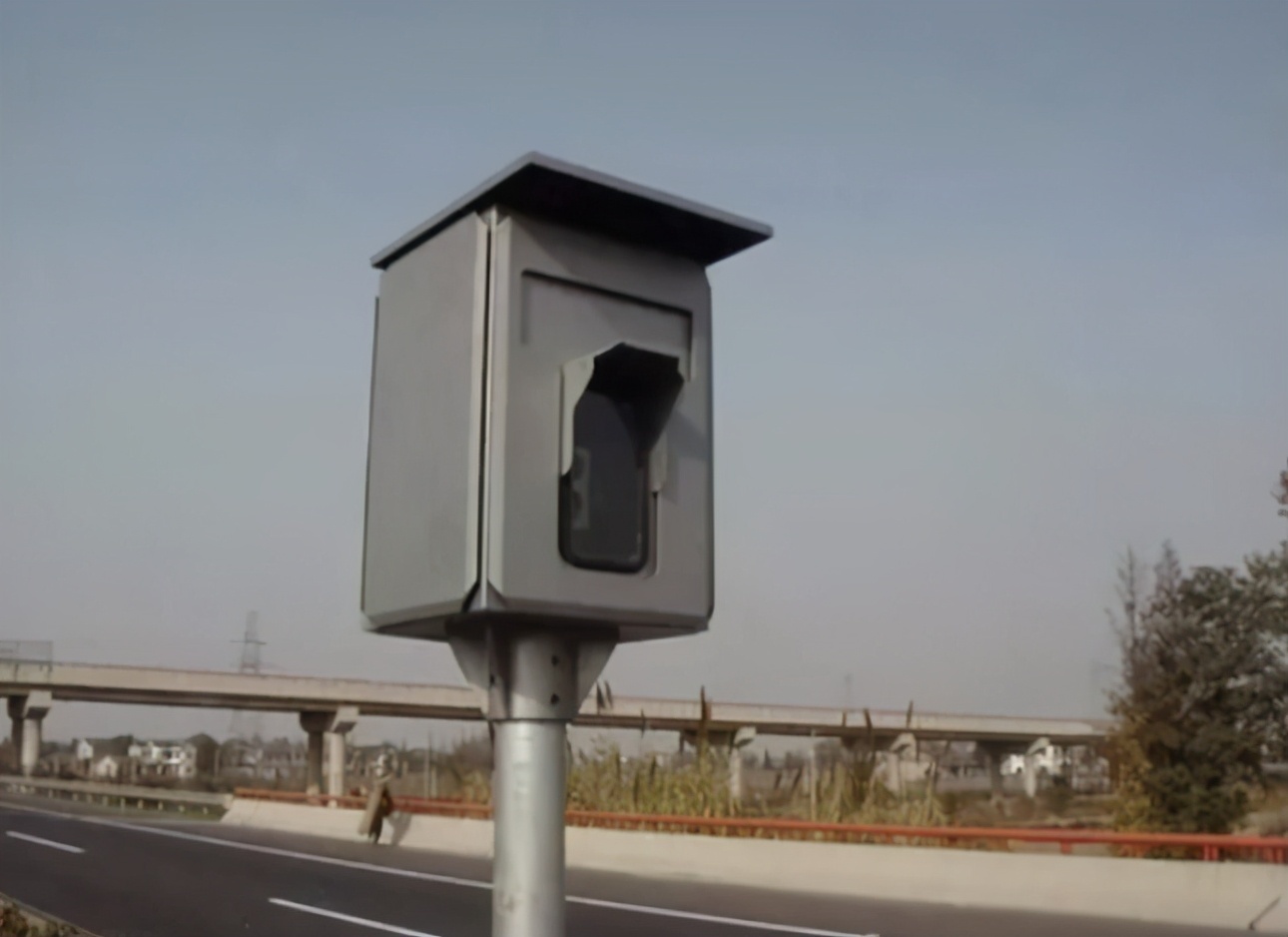 開車必須認(rèn)識的6種交通攝像頭，不再扣分罰款