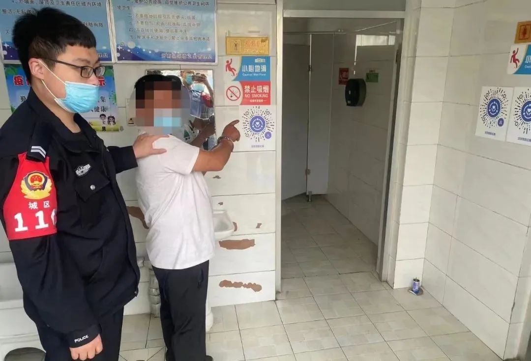 意想不到！這個(gè)嫌疑人把手伸向了公廁