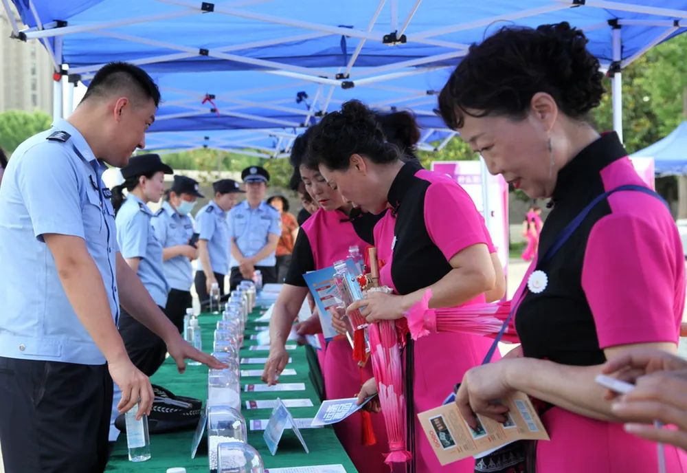 臨沂市舉行“喜迎二十大、禁毒保平安”“6.26”國(guó)際禁毒日主題宣傳活動(dòng)
