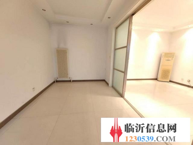 香榭麗舍 一樓帶60平大院子 三室兩衛(wèi) 客廳通陽(yáng)臺(tái) 證過(guò)二
